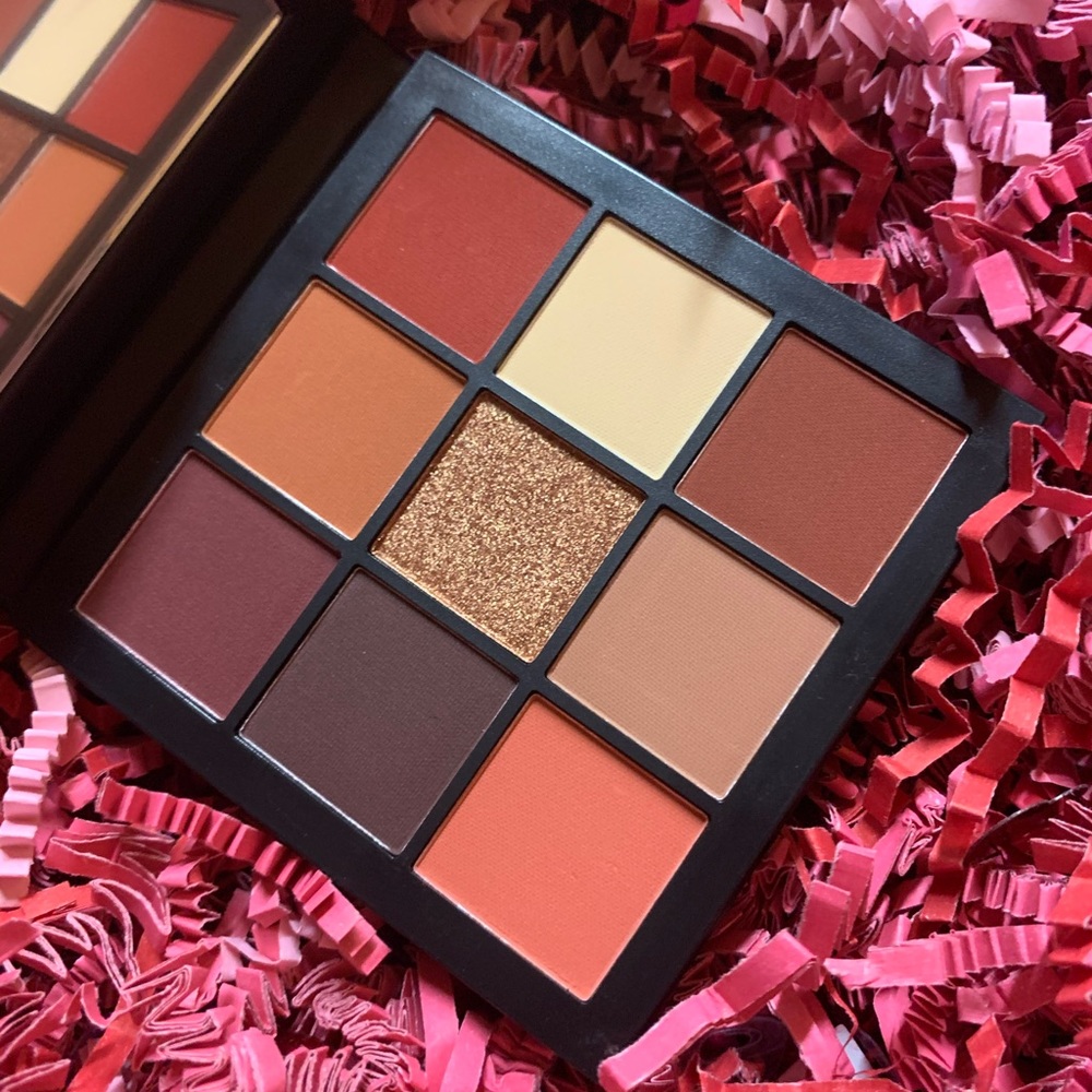 SOLD NEW HUDA BEAUTY Obsessions Palette